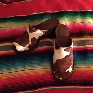 UNIQUE PONY HAIR CLOGS
